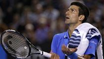 Srbsk tenista Novak Djokovi bhem finle Australian Open.