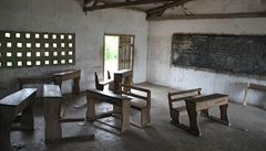 V�ichni m�li stejný nápad, provést nás v�echny po celé vesnici, p�edstavit...