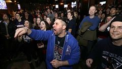 Pelidnné bary. Fanouci New England Patriots napjat sledovali vývoj utkání.
