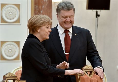 Nmeck kanclka Angela Merkelov s ukrajinskm prezidentem Poroenkem.