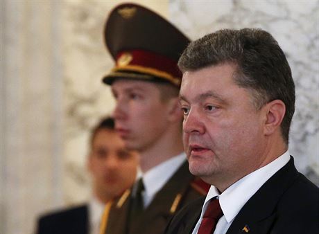Ukrajinsk prezident Petro Poroenko na jednn v Minsku.