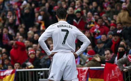 Takhle ne. Zklamaný Cristiano Ronaldo po poráce na hiti Atlética Madrid.