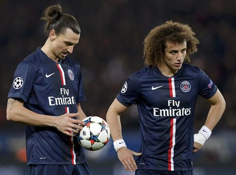 Zlatan Ibrahimovic a David Luis z Paris St. Germain.