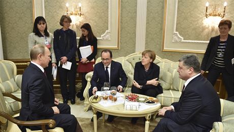 Vladimir Putin, Petro Poroenko, Angela Merkelová a Francois Hollande na...