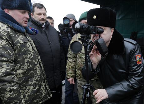 Petro Poroenko na návtv centrály pohraniník v Kyjev. Asi vyhlíí svtlé...
