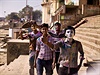 Lidé oslavují Holi festival (Varanasa, Indie)