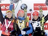 Stupn vítz. Zleva: Darja Domraevová, Kaisa Mäkäräinenová, Veronika Vítková.