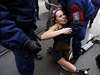 Policie zadruje ukrajinskou aktivistku z hnutí Femen, které usiluje o...