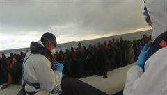 Při ztroskotání člunu s uprchlíky z Libye zahynulo 41 lidí