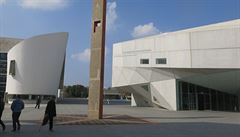 Vypadá od prvního pohledu svobodn� a modern�.