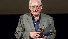 Jií Kadaka pevzal 11. února v praském kin Lucerna cenu za celoivotní...