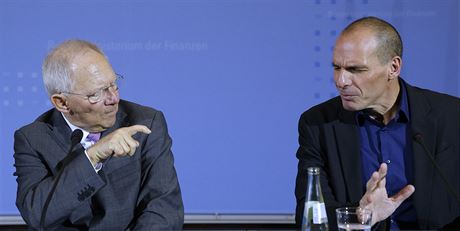 Janis Varufakis, ecký ministr financí se svým nmeckým protjkem Wolfgangem...