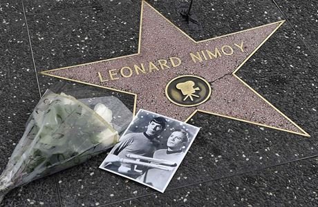 Pedstavitel Spocka ve sci-fi Star Trek Leonard Nimoy zemel ve vku 83 let.