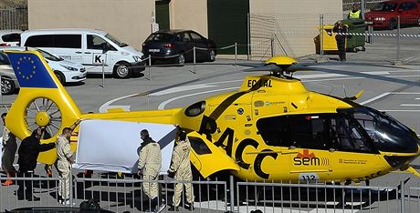 Fernanda Alonsa transportoval vrtulník do nemocnice.