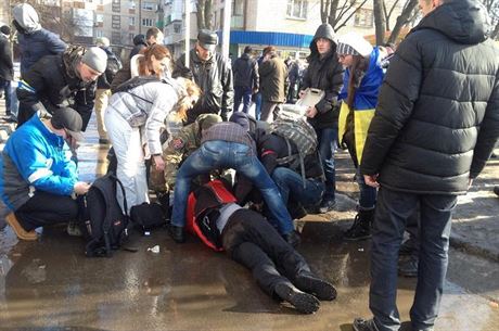 Fotografie z msta inu bombovho toku v Charkov.