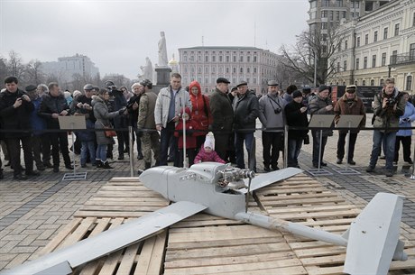 Lidé si mohli prohlédnout i bezpilotní pionání dron, který je pouíván...