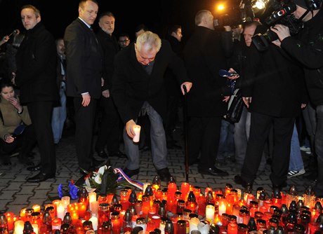 Prezident Milo Zeman se v pátek veer krátce zastavil v Uherském Brod.