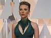 Hereka Scarlett Johansson v rób Versace na pedávání prestiních filmových...