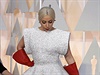 Zpvaka Lady Gaga v obí rób na pedávání prestiních filmových cen Oscar
