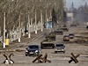 Prorutí separatisté ídí konvoj obrnných vozidel poblí msta Debalceve.