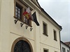 Uherskobrodsk radnice vyvsila ernou vlajku
