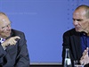 Janis Varufakis, ecký ministr financí se svým nmeckým protjkem Wolfgangem...