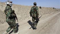 Šíitšští milicionáři patrolují u města Jurf al-Sakhar. Islámský stát může...