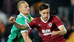 Václav Kadlec uniká Tomái Zápotonému z Píbrami a stílí první gól po návratu...