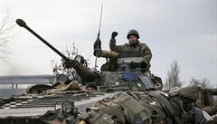 Rebelové a ukrajinská armáda se stahují z fronty u Donbasu