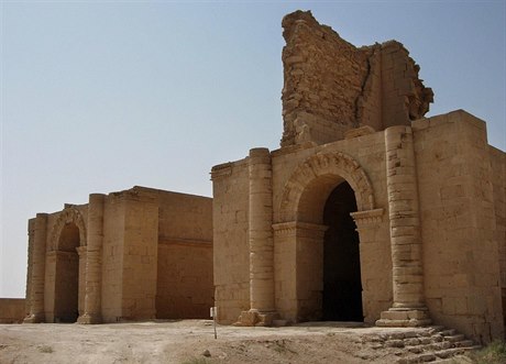 Jeden z chrám v Hate, mst z dob Parthské íe, na fotografii z roku 2005