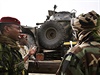 adtí vojáci se pipravují k boji se sektou Boko Haram.