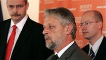 Zleva Jaroslav Tvrdk, Frantiek Bublan a Bohuslav Sobotka.