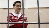 Naděžda Savčenková za ruskými mřížemi.