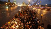 Centrum Moskvy si připomíná páteční vraždu opozičního politika Borise Němcova.