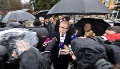 Premiér Bohuslav Sobotka hovo�í s noviná�i v Uherském Brod�, kde 2. b�ezna...