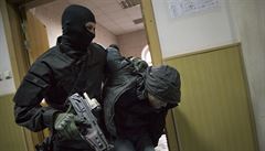 Pět zadržených mužů jde do vazby. Jeden z Čečenců se k vraždě Němcova přiznal
