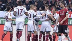 Fotbalisté Bayernu se radují ze vstelené branky.