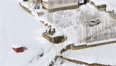 Pády lavin v Afghánistánu: Domy zasypal sníh, n�které zcela poh�bil