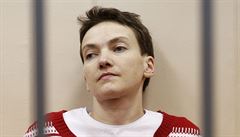 Savčenková zůstane za mřížemi, rozkázali Rusové. Vězněná pilotka dál hladoví