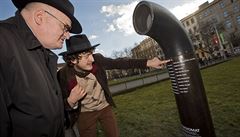 Poeziomat si v pondlí prohlédl také ministr kultury Daniel Herman.