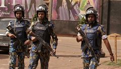 Atentát islamistů v Mali: pět mrtvých. Po Belgičanovi hodili granát