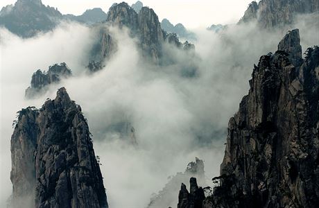Pekrásné hory Huangshan v ín