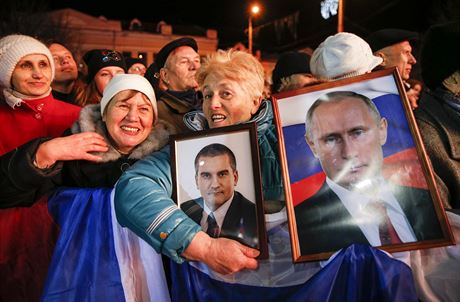Rusové oslavují výroí anexe Krymu (bezen 2015, ilustraní fotografie).