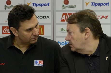 Trenr hokejov reprezentace Vladimr Rika (vlevo) a prezident eskho svazu...