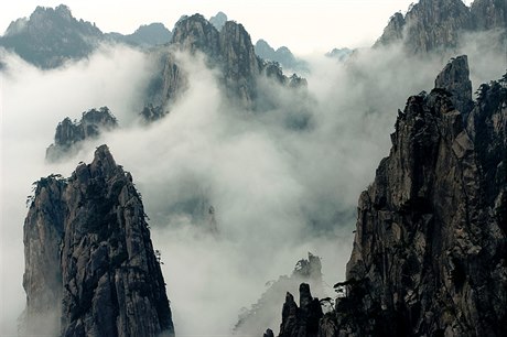 Pekrásné hory Huangshan v ín