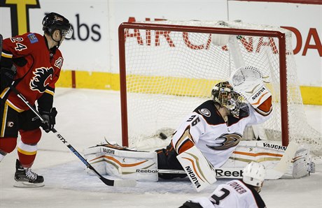 Jií Hudler v dresu Calgary.