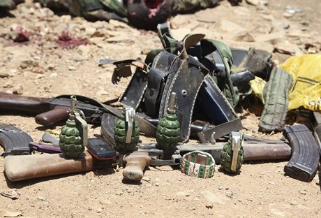 Zbran, je somáltí vojáci zabavili bojovníkm islamistických milic abáb...