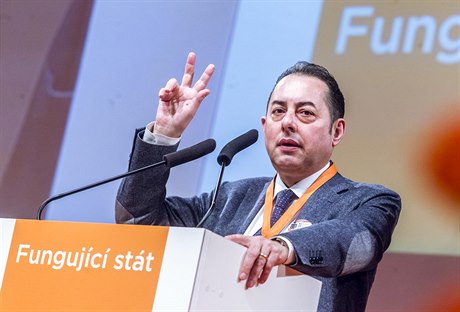 Vdce italských socialist Gianni Pittella v Kongresovém centru Praha na sjezdu...