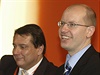 Bohuslav Sobotka s Jiím Paroubkem na sjezdu sociálních demokrat v roce 2009....