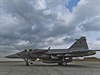 JAS-39 Gripen v klidu na zemi.